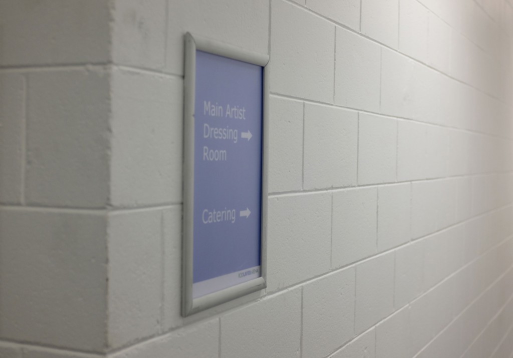 Main Artist Sign