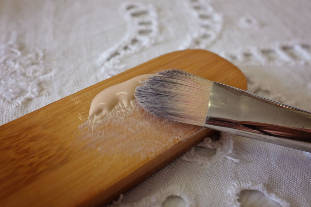 Foundation-brush