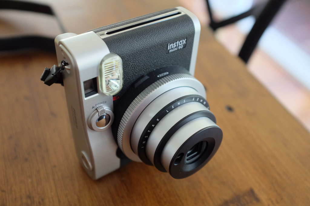 Fuji-Instax-Mini-90-lens