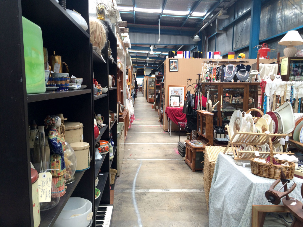 Waverley-Antique-Bazaar-aisle