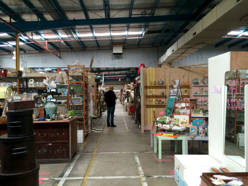Waverley-Antique-Bazaar-aisle