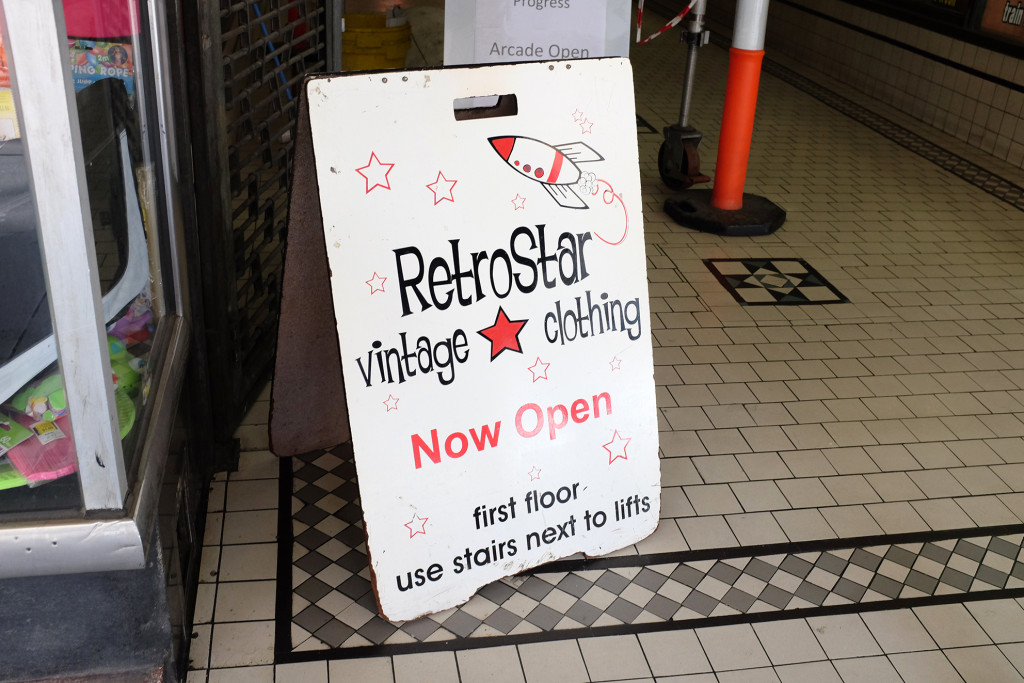 Retrostar-Sign