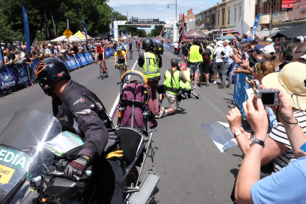 Mitchelton-Bay-Cycling-Classic-2016-Stage-4-Mens-Finishline