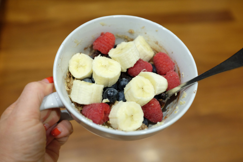 Gluten-Free-Porridge-and-Fruit