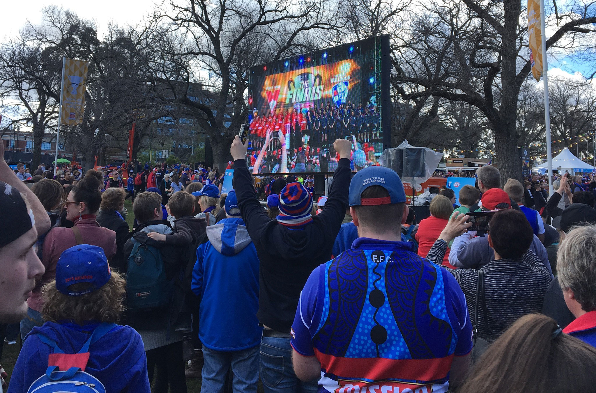 grand-final-parade-big-screen-2016